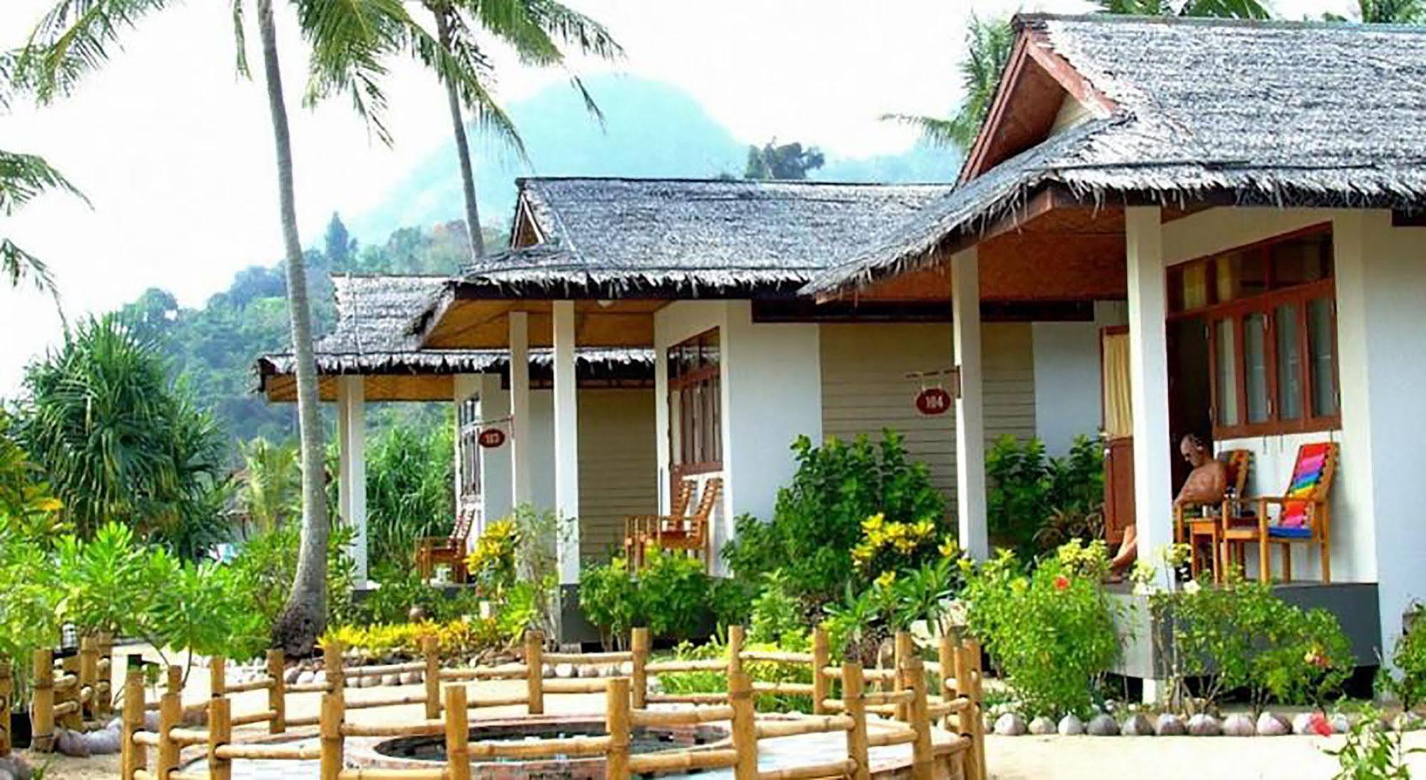 Koh Mook Charlie Beach Resort Exterior photo